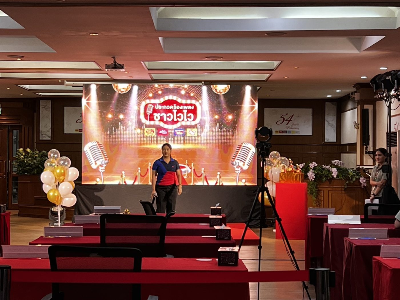 เวทีหลัก ประกวดร้องเพลง ชาวไวไว